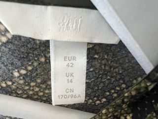 Blusa estampada serpiente. H&M. Talla 42