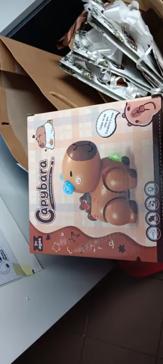 Capybara Brinquedo Anda e Solta Água com Música