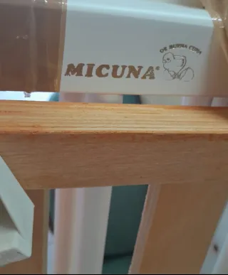 Cuna de madera blanca