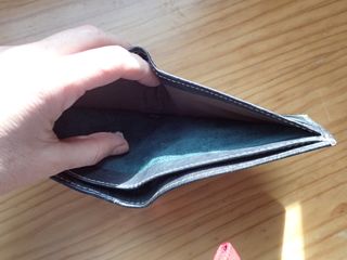 Cartera de piel de camello hecha a mano