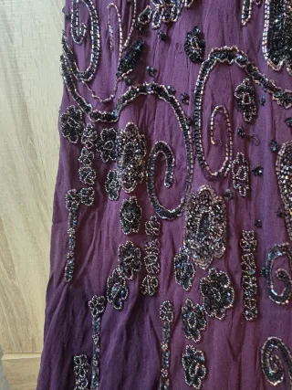 Vestido de fiesta morado con pedrería