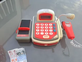 Caja registradora de juguete con calculadora