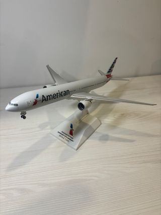 Maqueta Avión American Airlines B777 1:200