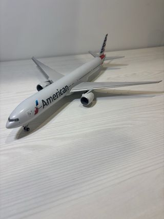 Maqueta Avión American Airlines B777 1:200