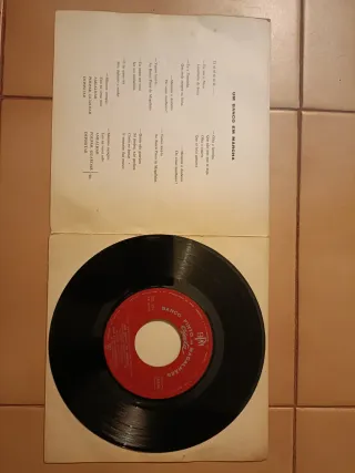 Banco Pinto de Magalhães - Um Banco em Marcha