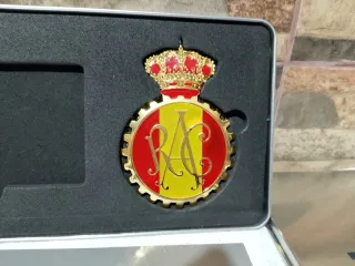 Insignia real club automóvil español RACE