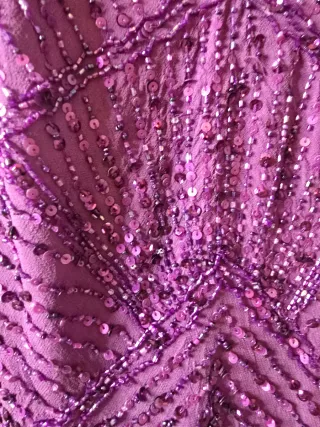 Vestido morado con lentejuelas