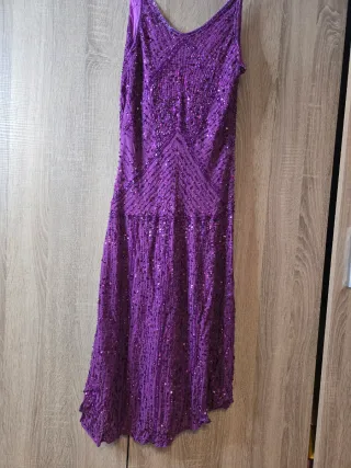 Vestido morado con lentejuelas