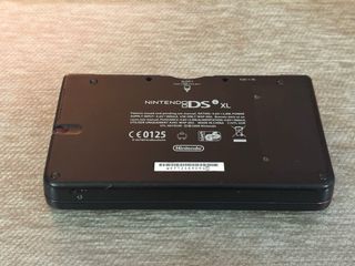 Nintendo DSi XL Edición Mario 25 Aniversario