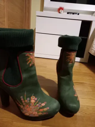 Botines verdes con estampado floral
