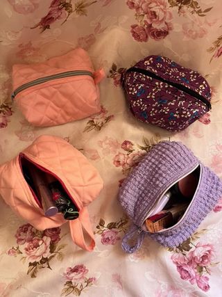 Bolsos, neceseres y estuches personalizables.