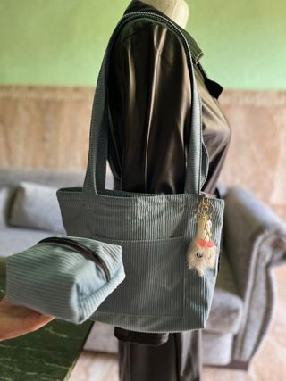 Bolsos, neceseres y estuches personalizables.