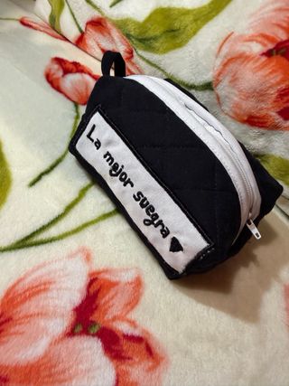 Bolsos, neceseres y estuches personalizables.