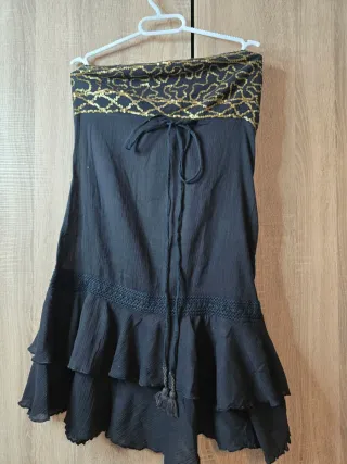Vestido fiesta negro con detalles dorados