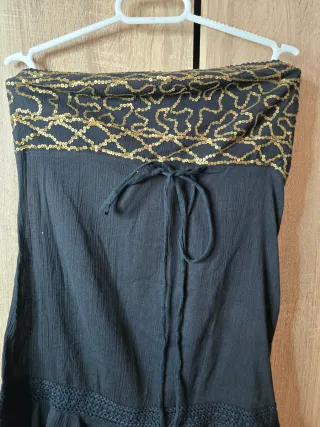 Vestido fiesta negro con detalles dorados