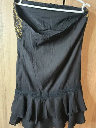 Vestido fiesta negro con detalles dorados