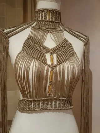 Top Hombros Macramé Beige y Dorado