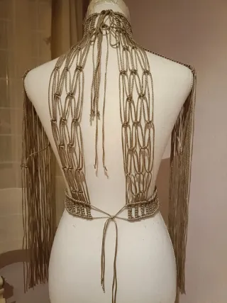 Top Hombros Macramé Beige y Dorado