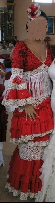 Traje de flamenca rojo y blanco