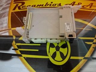 Caja de fusibles Toyota Yaris 8273052K40 82730-52K40 8F26-0108