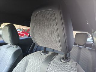 Peugeot 2008 Allure Hybrid eDCS6 100 kW (136 CV)