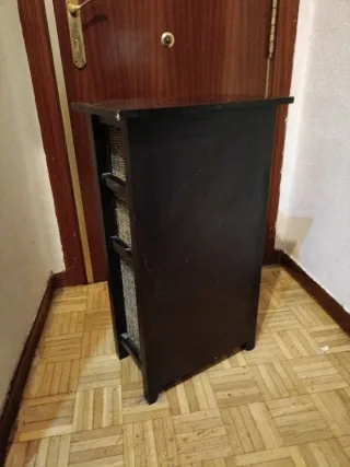 Mobile da archiviazione con cesti in vimini