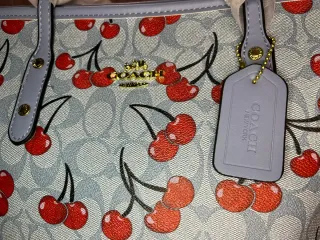 Bolso Coach con estampado de cerezas