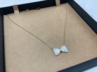 cadena oro 18k con piedra con nacar 22cm