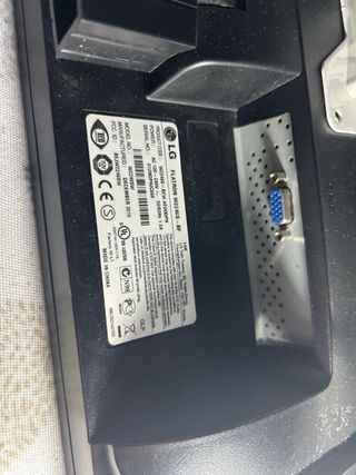 Monitor LG Flatron con raya