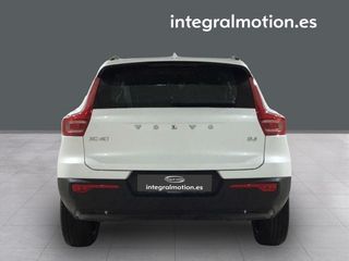 Volvo XC40 2.0 B3 G Plus Dark Auto