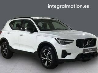 Volvo XC40 2.0 B3 G Plus Dark Auto