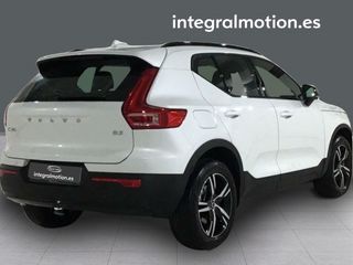 Volvo XC40 2.0 B3 G Plus Dark Auto
