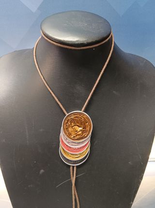5 collares, colgantes diferentes, con material reciclado y cadena, observa las fotos