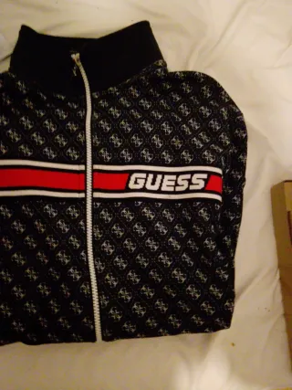 Sudadera Guess Negra y Roja