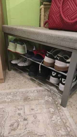 -'Zapatero banco gris