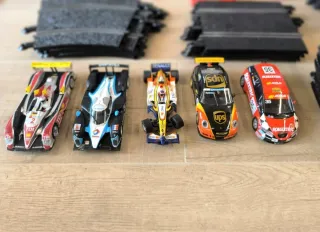 Scalextric: 5 coches y pistas