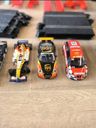 Scalextric: 5 coches y pistas