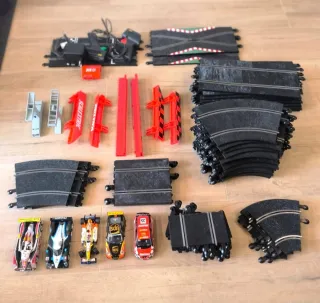 Scalextric: 5 coches y pistas