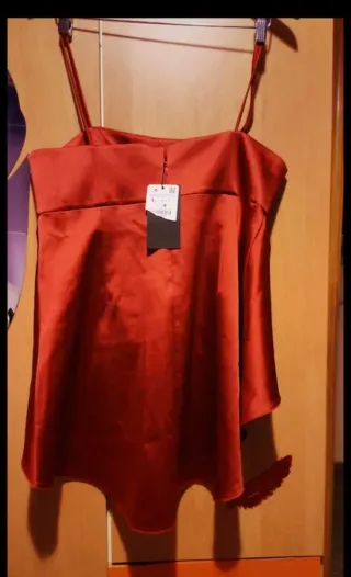 Top Peplum Satén Rojo Pasión Talla L