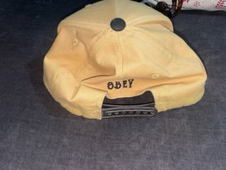 Gorra O Negra y Amarilla