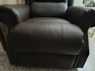 Sillón relax polipiel marrón,con reposapiés