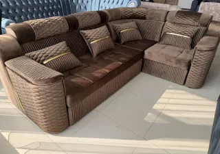 Sofá modular marrón y dorado de terciopelo