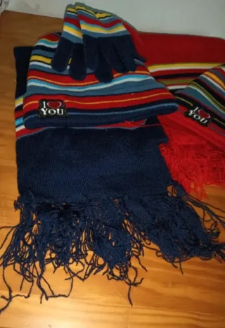 Gorro, guantes y bufanda a rayas