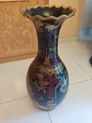 Jarrón Oriental Negro y Dorado Dragón