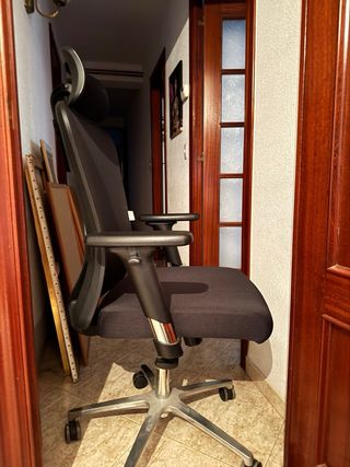 Silla ergonómica de oficina negra