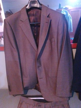 Traje chaqueta y pantalón marrón