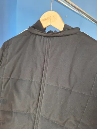 Chaqueta Adidas Negra con Rayas Blancas