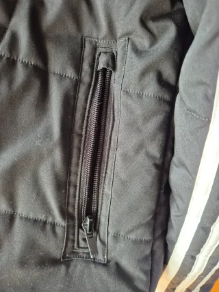 Chaqueta Adidas Negra con Rayas Blancas