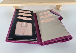 Cartera en Piel Genuina con Estrellas Super Suave