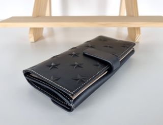 Cartera en Piel Genuina con Estrellas Super Suave